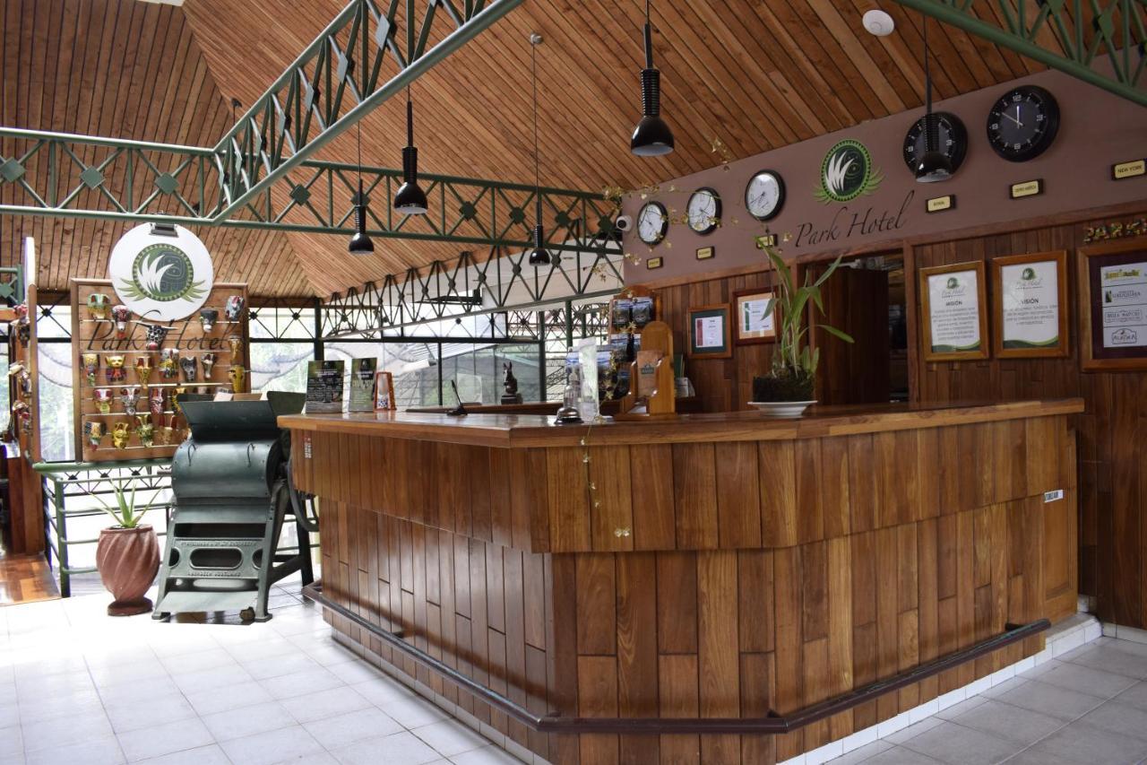 Park Hotel Santa Cruz Verapaz Bagian luar foto