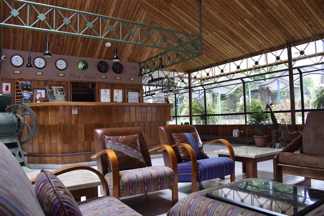 Park Hotel Santa Cruz Verapaz Bagian luar foto