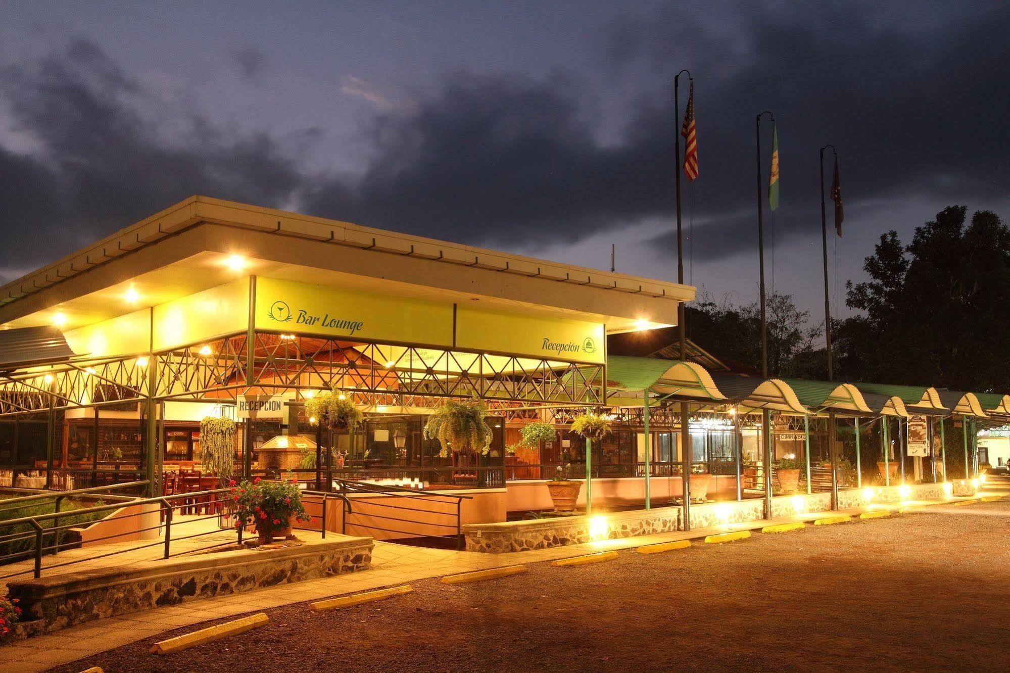 Park Hotel Santa Cruz Verapaz Bagian luar foto